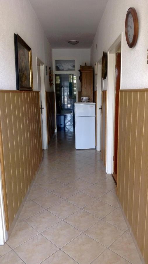 Sandra Rab Town Bagian luar foto